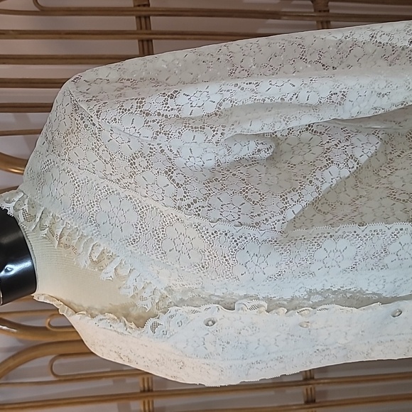 White lace blouse vintage by Carefree Fashions out of Scottsdale AZ size… - Picture 2 of 13